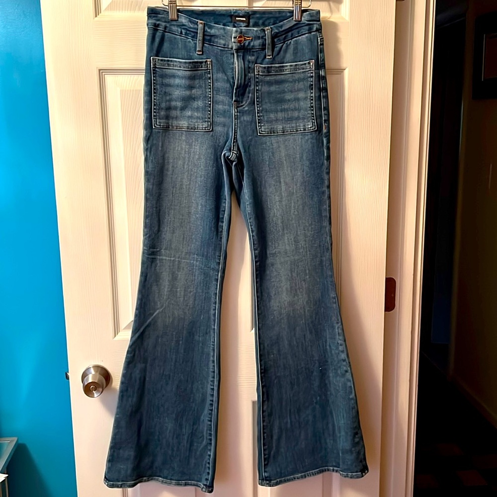 Express Mid Rise Medium Wash Patch Pocket FlexX 70’s Flare Jeans, Size M